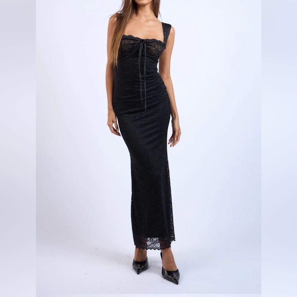 Elegant Black Lace Maxi Dress - Preloved